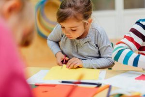 Read more about the article Tipos de papel para seu filho levar na escola ou brincar em casa