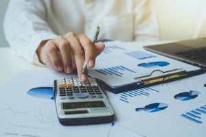 Read more about the article Quais as diferenças entre uma calculadora científica e uma financeira? Entenda aqui